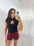 Twist Front Keyhole Top - BLACK