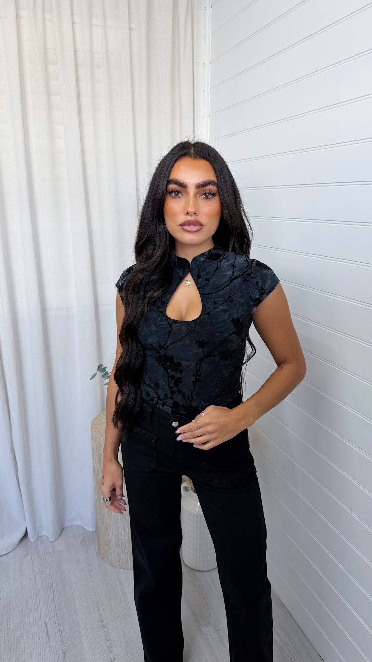 Velvet Branch Key Hole Top - BLACK