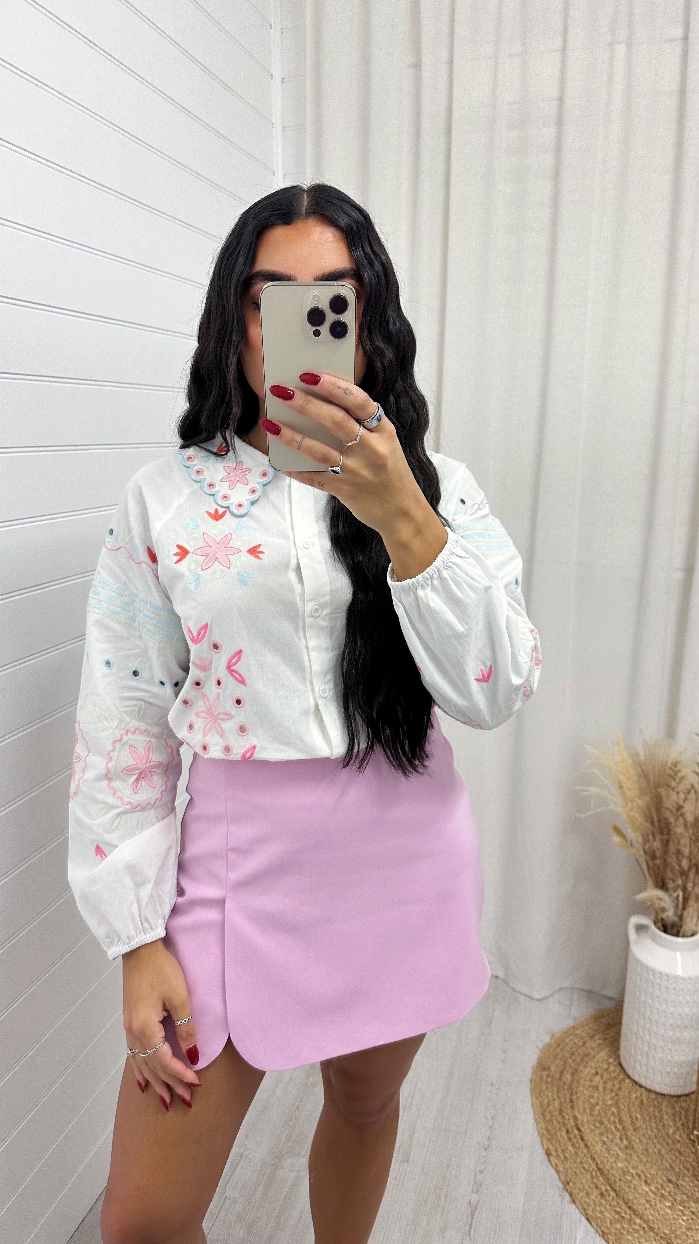 Embroidered Scallop Collar Shirt - WHITE