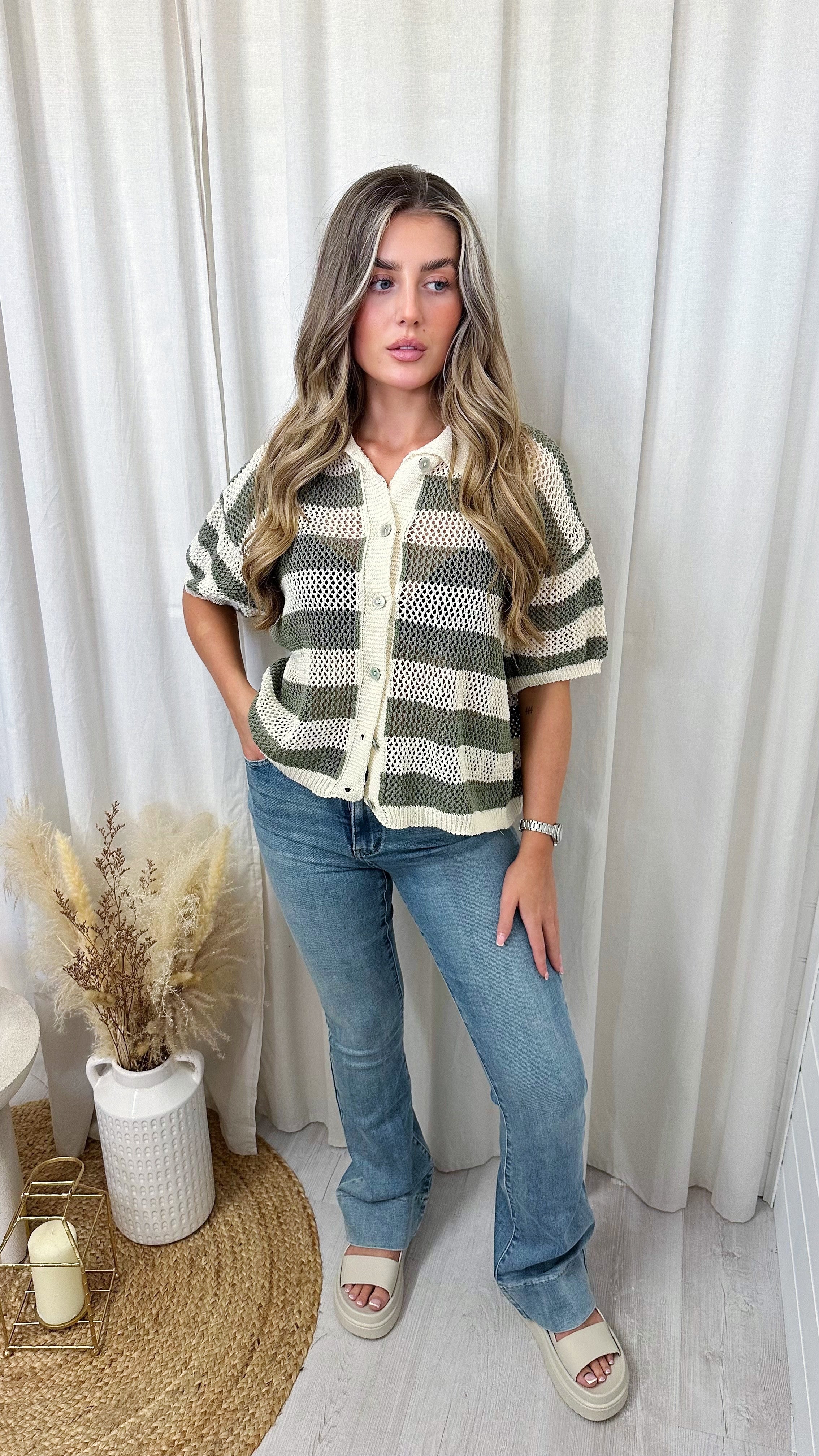 High Waisted Flared Jeans - FADED BLUE