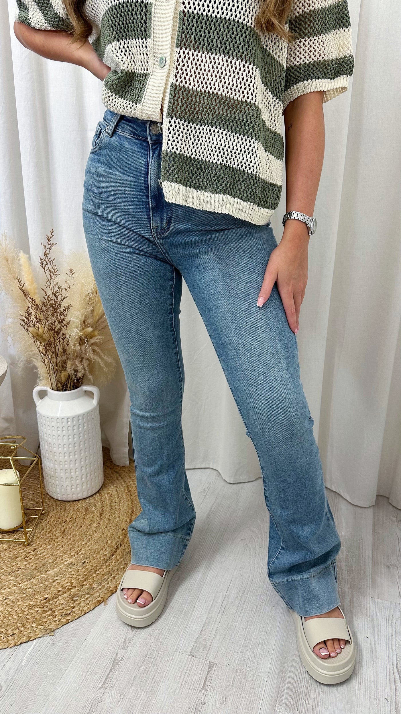 High Waisted Flared Jeans - FADED BLUE