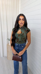 Velvet Branch Key Hole Top - KHAKI