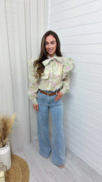 Front Pocket Belted Wide Leg Jeans - LIGHT BLUE