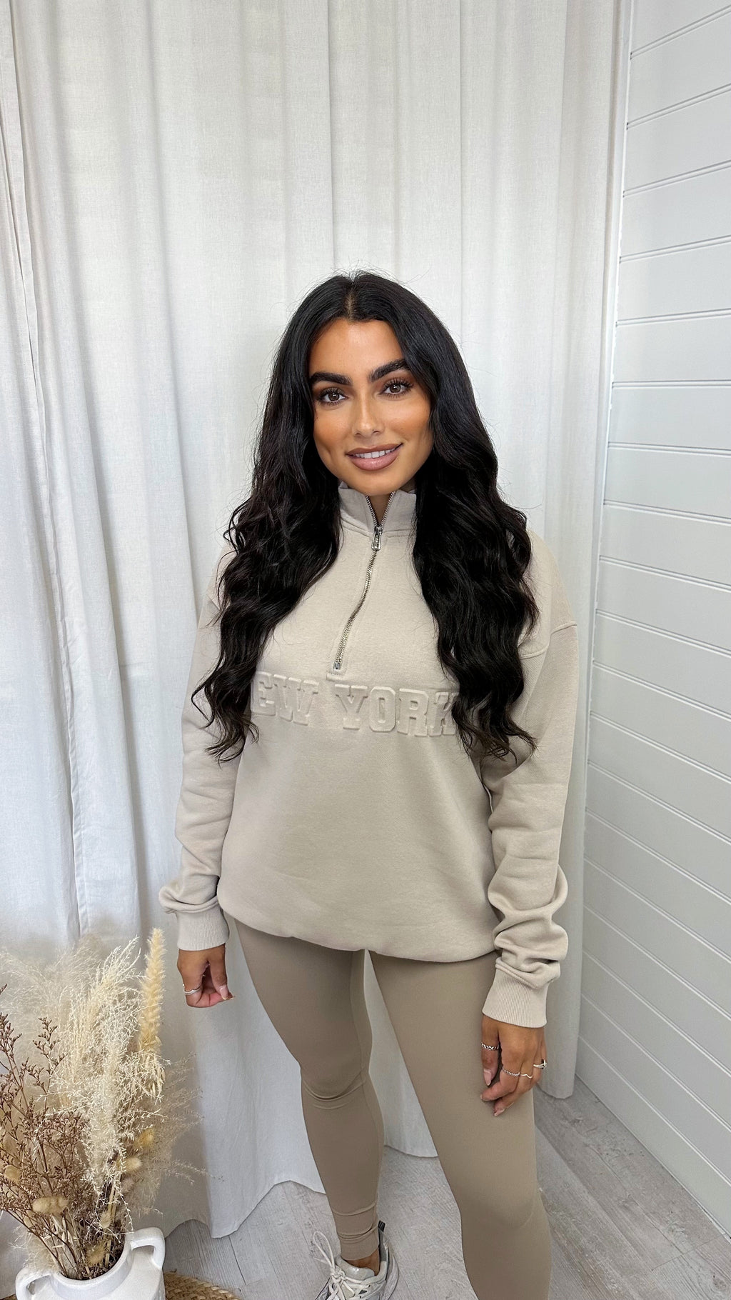 New York Embossed Half Zip Sweatshirt - BEIGE