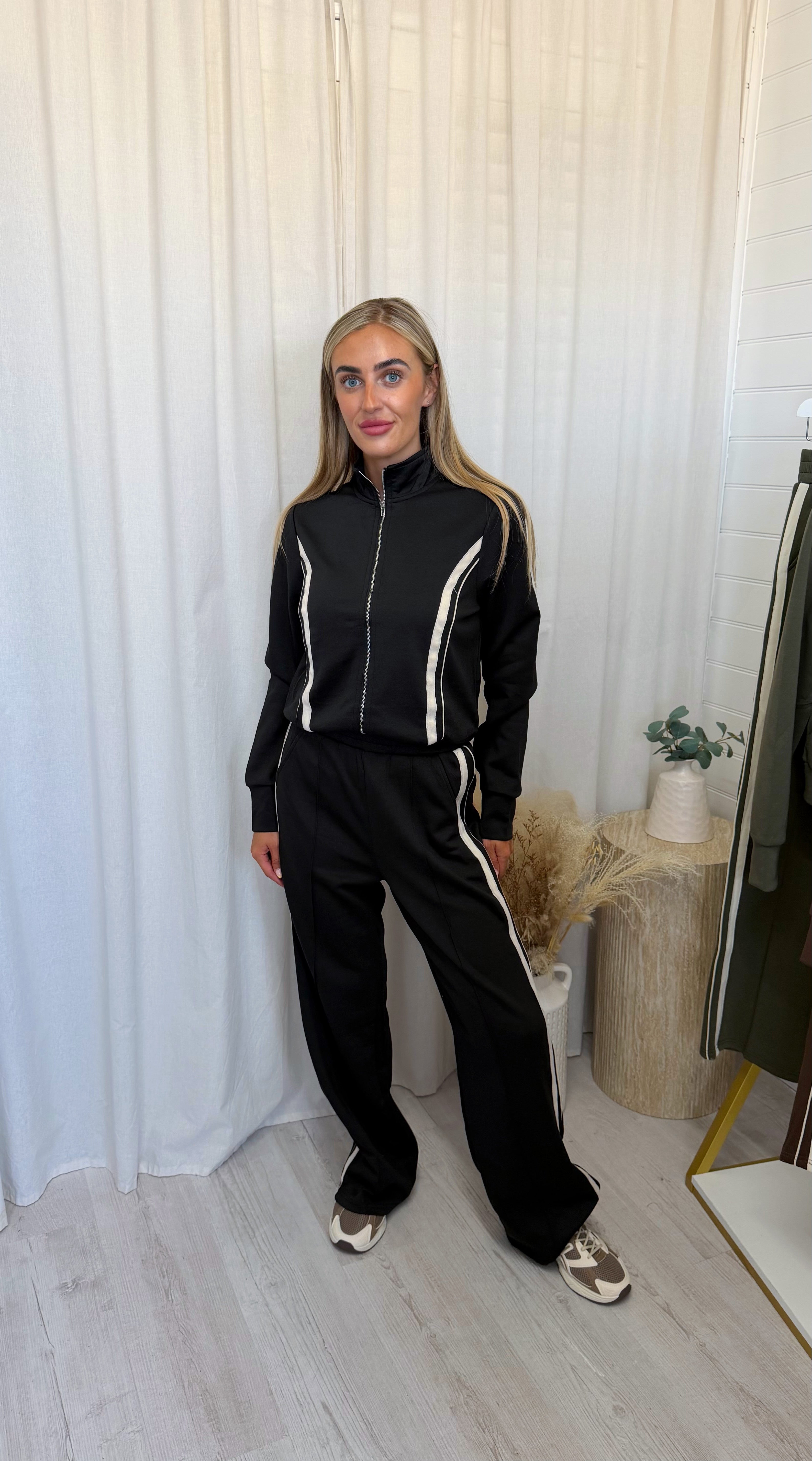 Contrast Stripe Jacket and Joggers Tracksuit - BLACK