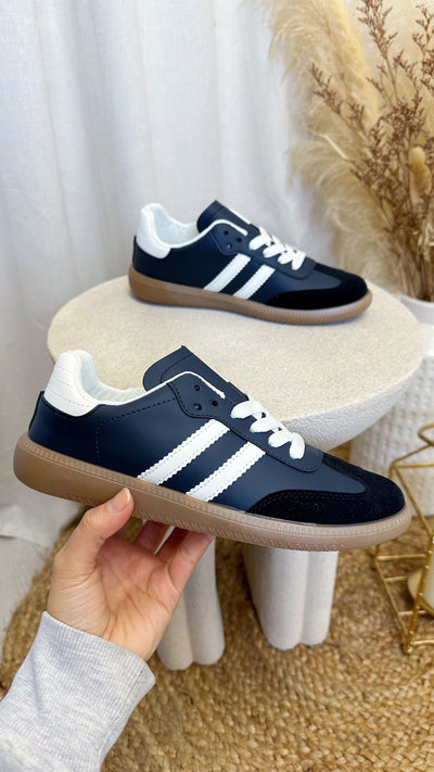 Classic Low Rise Trainer - NAVY