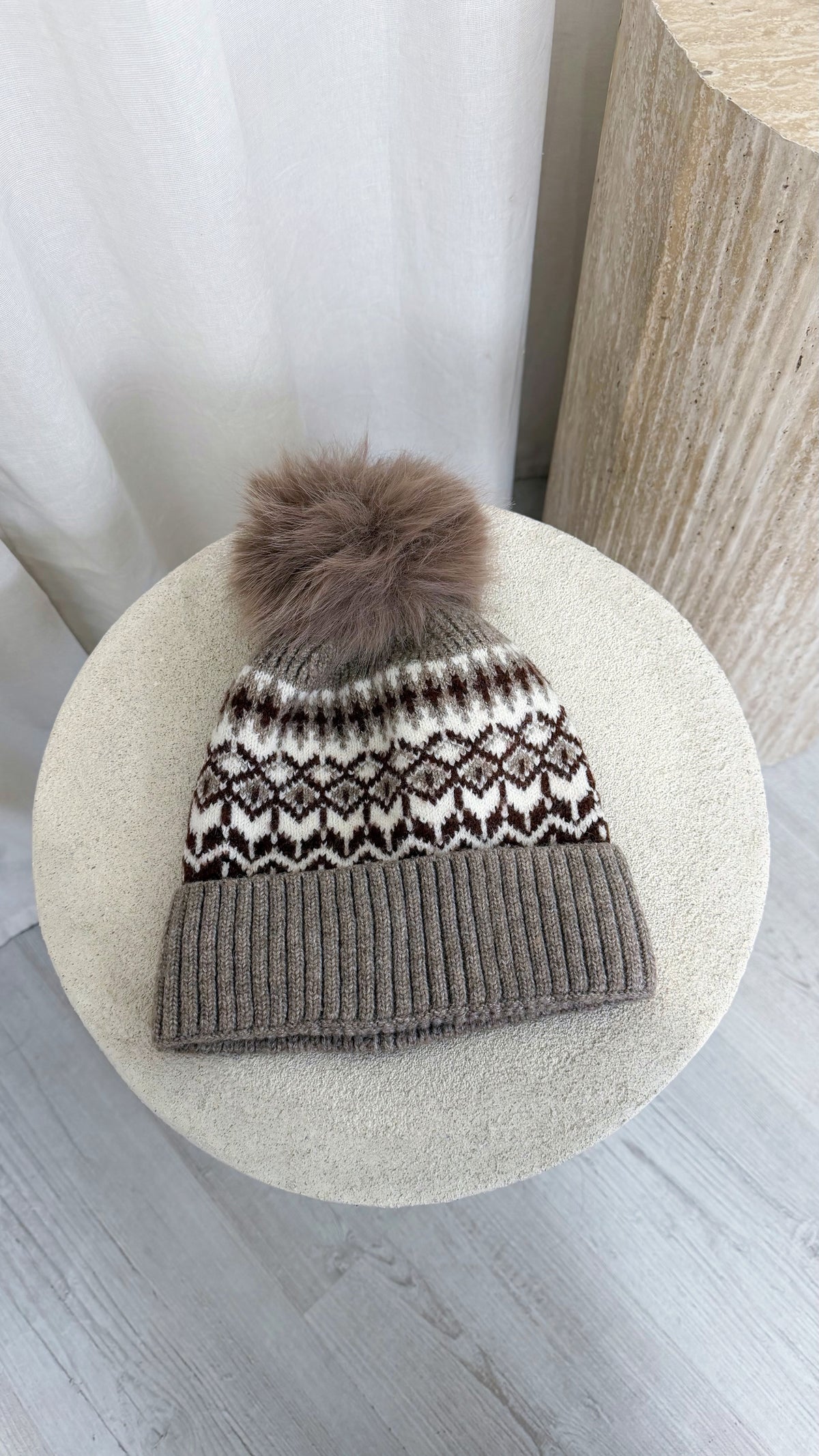 Knitted Bobble Hat - BROWN