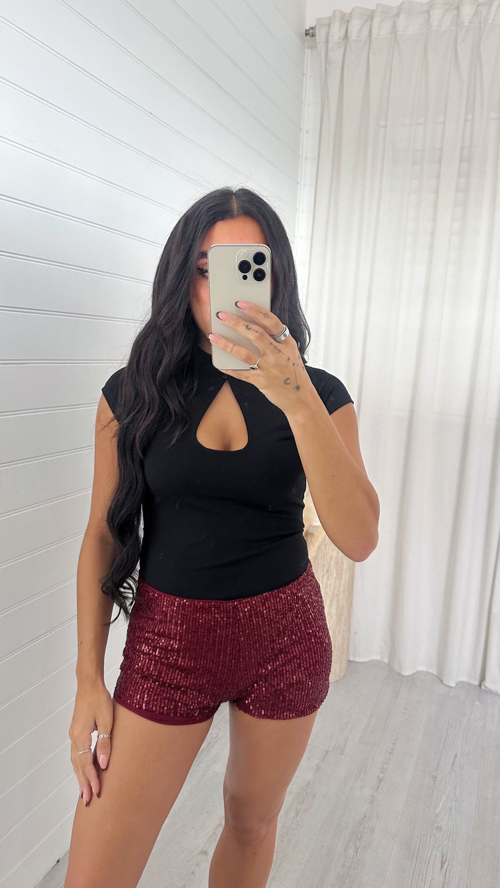 Twist Front Keyhole Top - BLACK