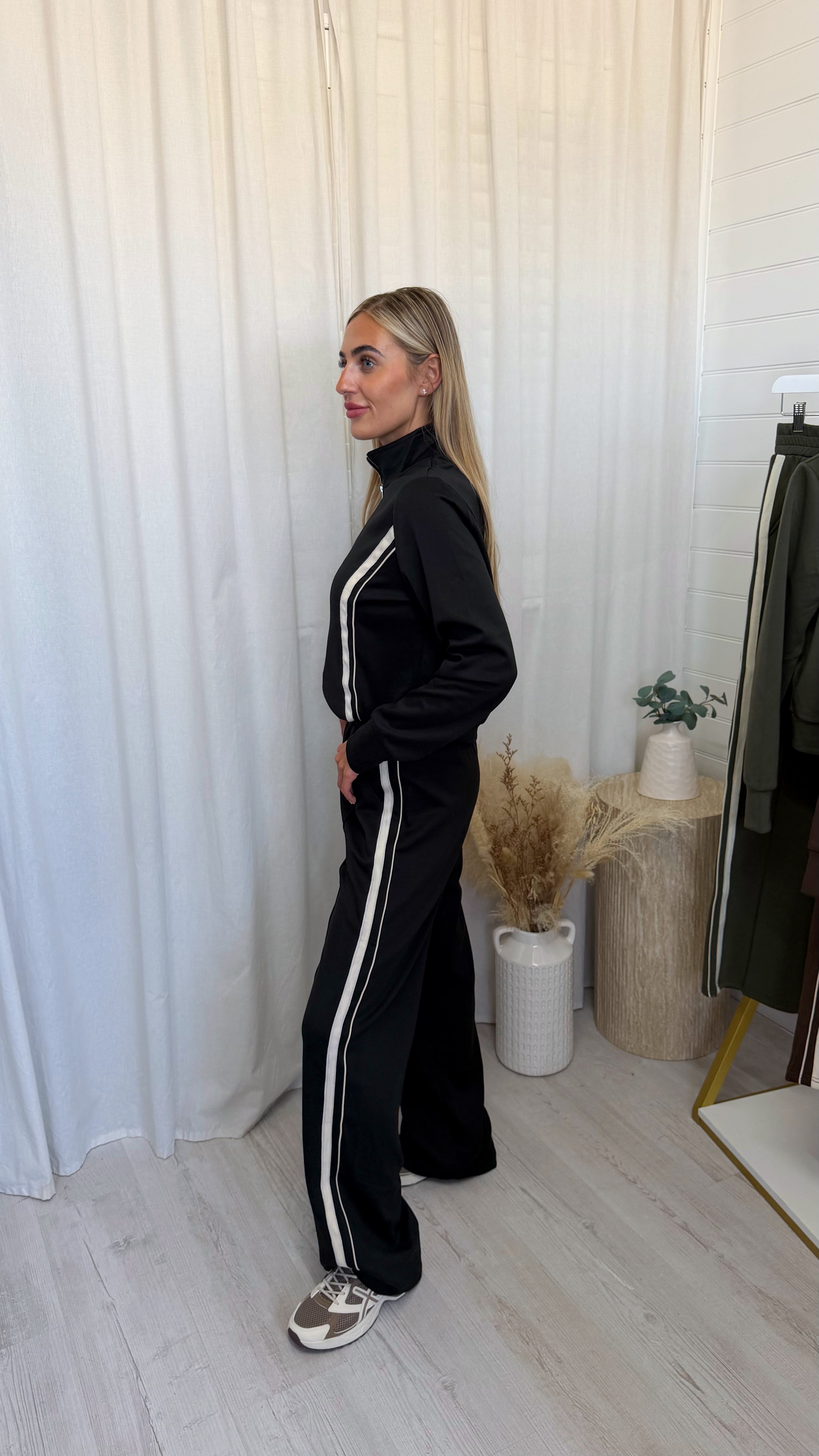 Contrast Stripe Jacket and Joggers Tracksuit - BLACK