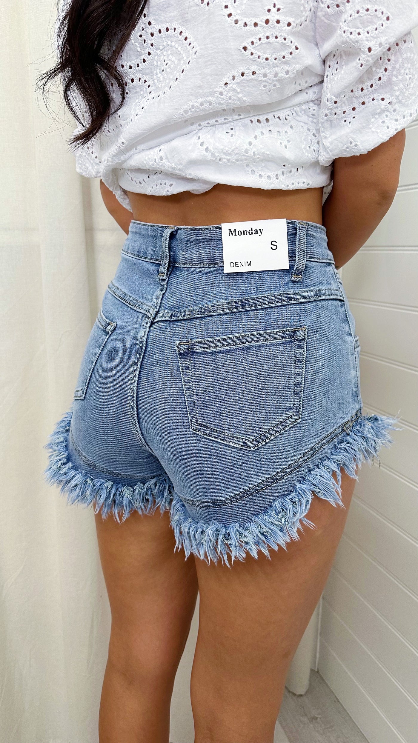 Frayed Hem Stretchy High Waisted Denim Shorts - LIGHT BLUE