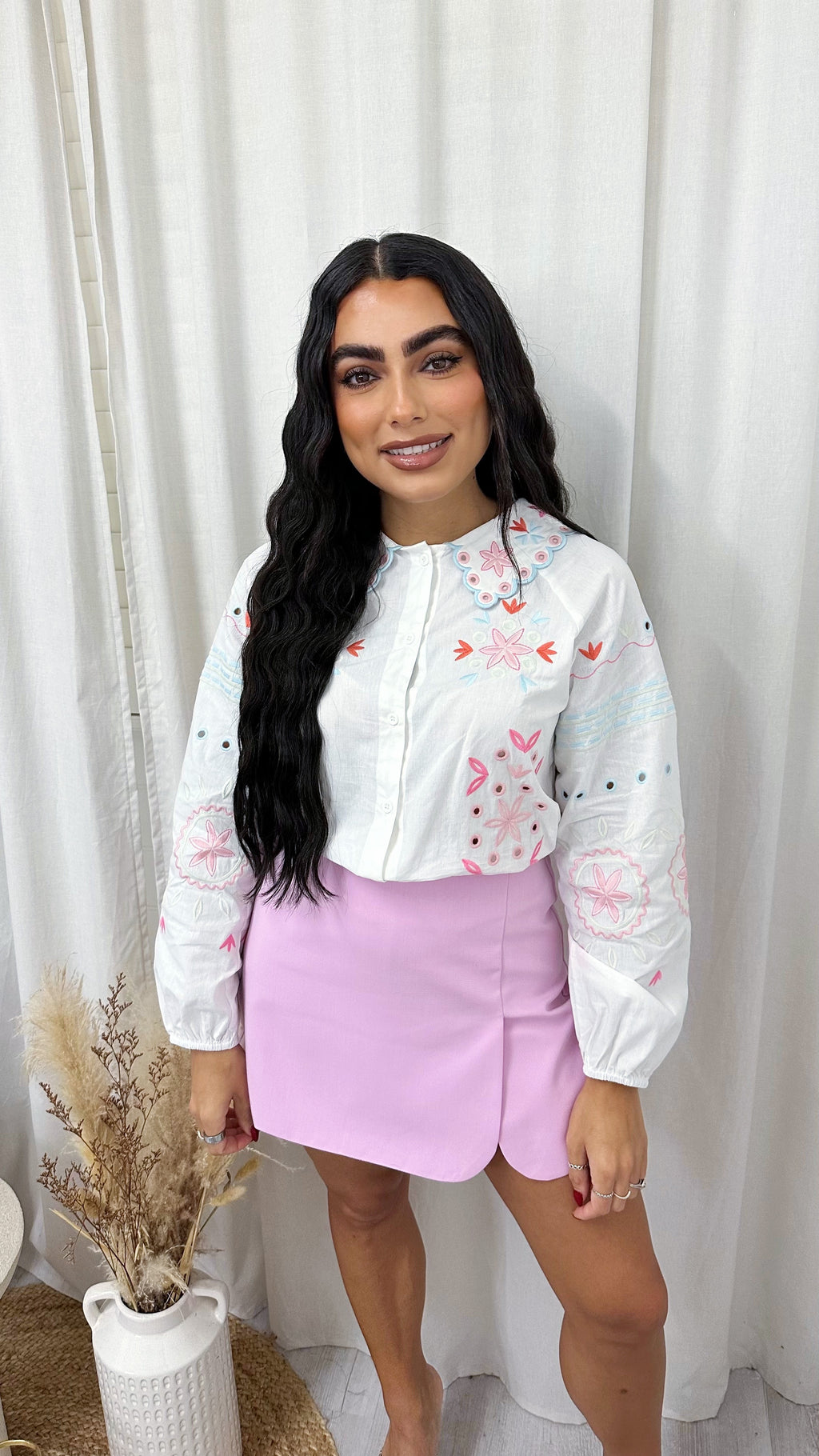 Embroidered Scallop Collar Shirt - WHITE