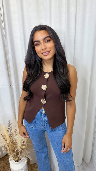 Seashell Fine Knit Waistcoat - BROWN