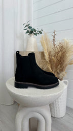 Suede Classic Chelsea Boots - BLACK
