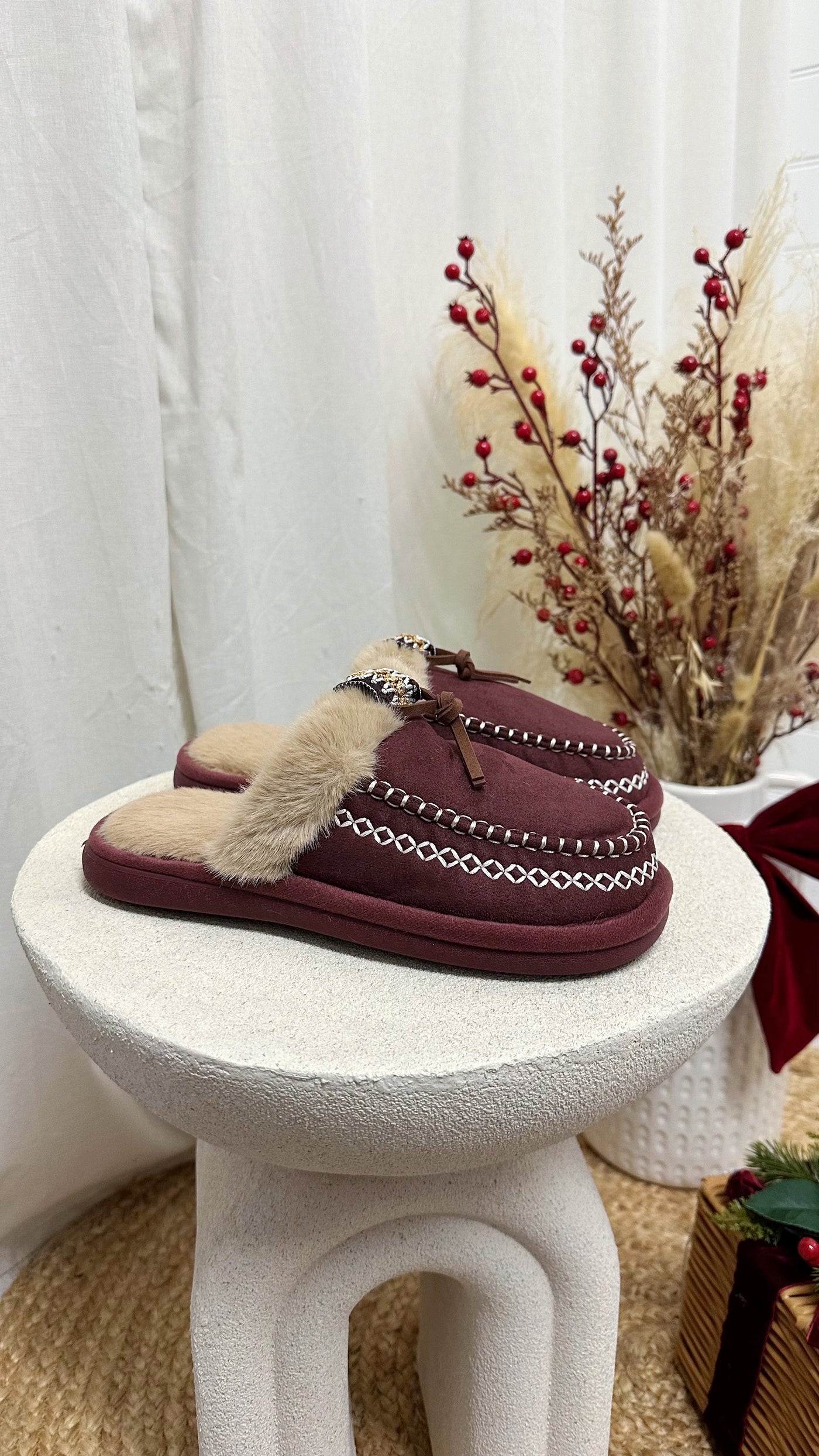 Embroidered Trim Faux Fur Slippers - BURGUNDY
