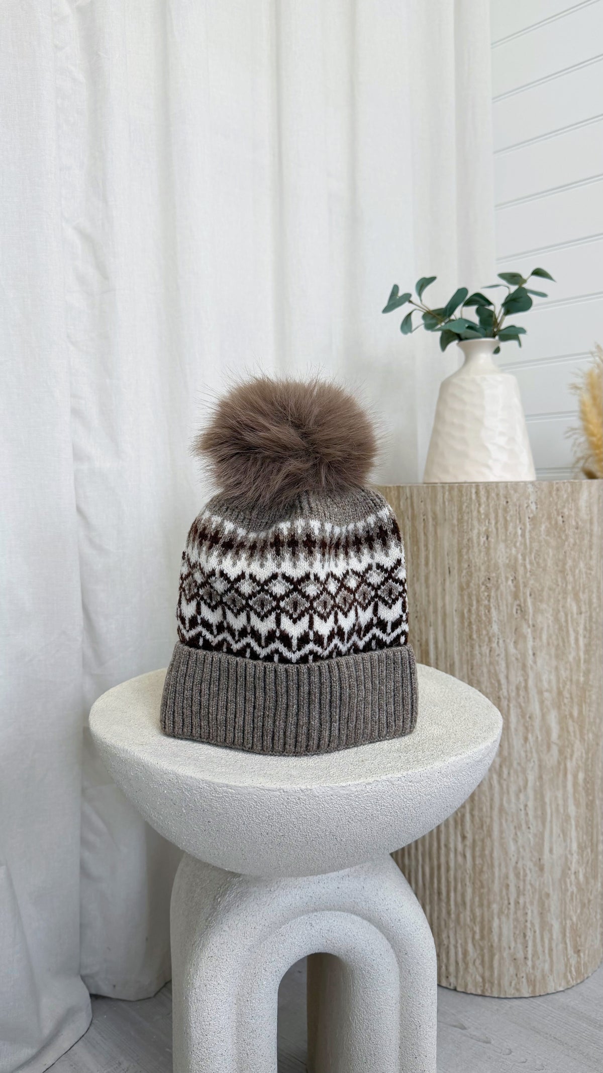 Knitted Bobble Hat - BROWN
