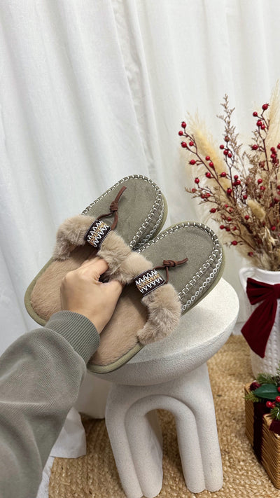 Embroidered Trim Faux Fur Slippers - GREEN