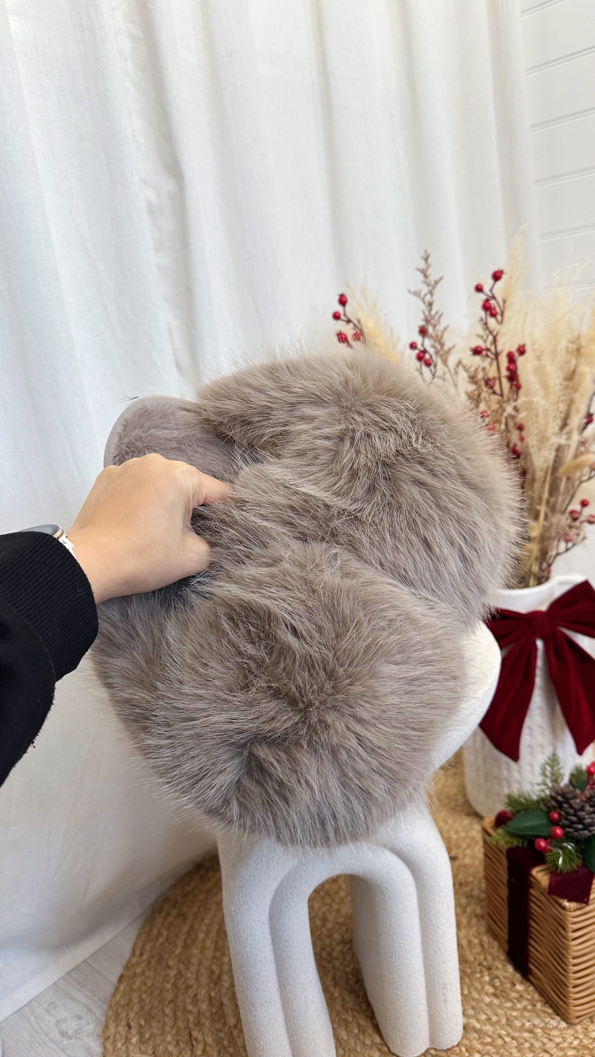 Mega Fluffy Faux Fur Slippers - MOCHA