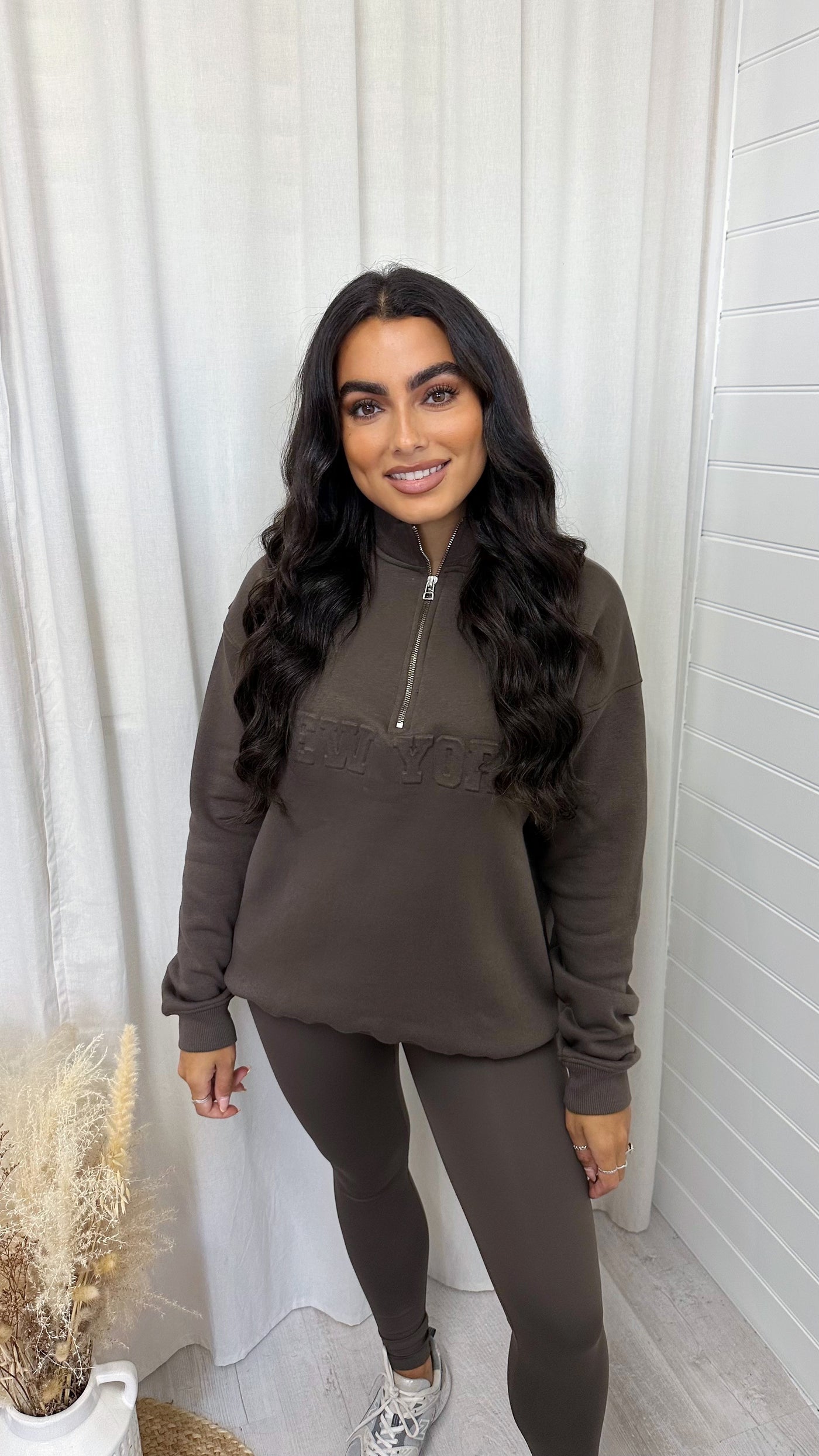 New York Embossed Half Zip Sweatshirt - BROWN