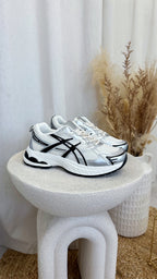 Classic Stripe Runner Trainers - WHITE