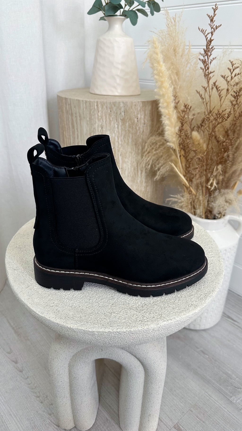 Suede Classic Chelsea Boots - BLACK