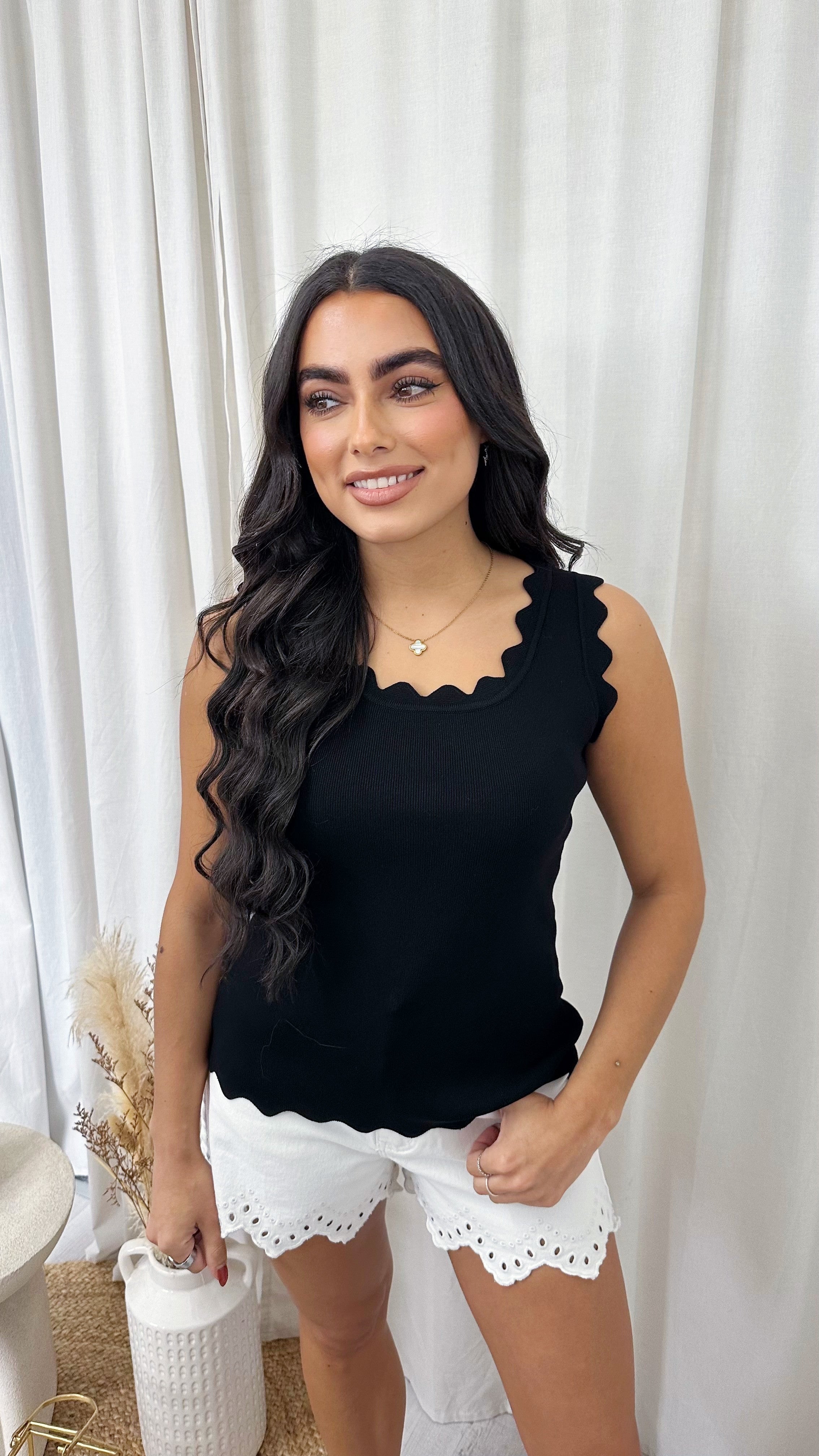 Scalloped Edged Knitted Vest - BLACK