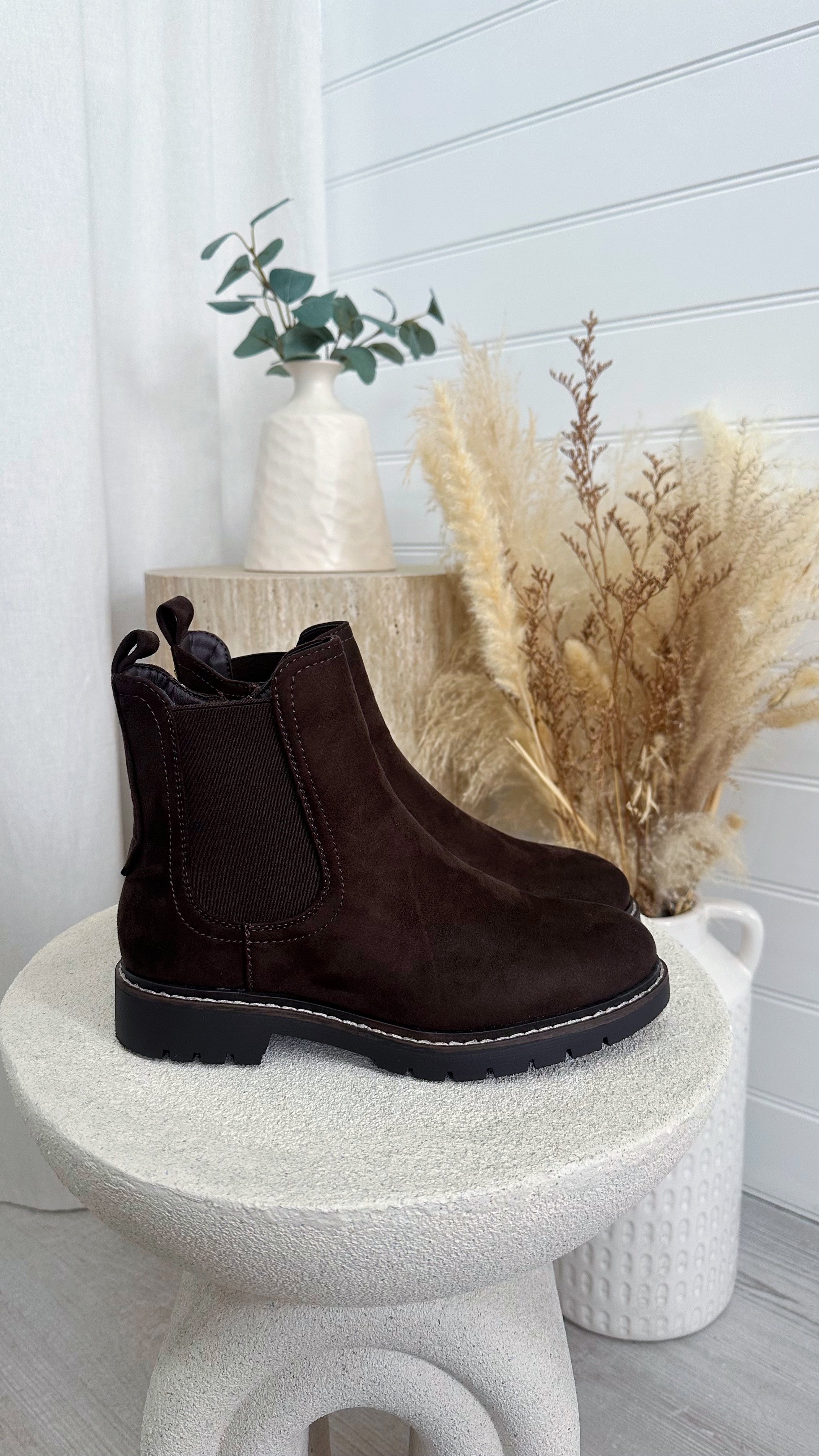 Suede Classic Chelsea Boots - DARK BROWN