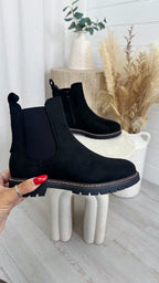 Suede Classic Chelsea Boots - BLACK