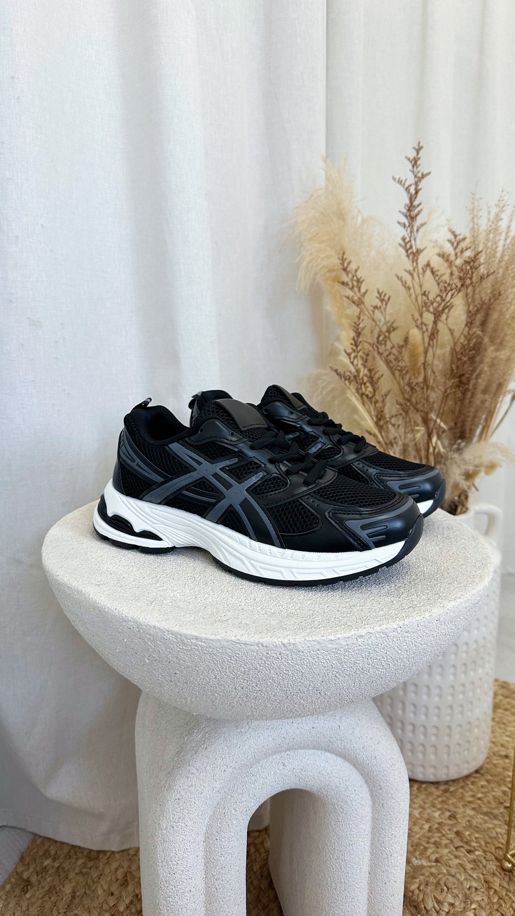 Classic Stripe Runner Trainers - BLACK