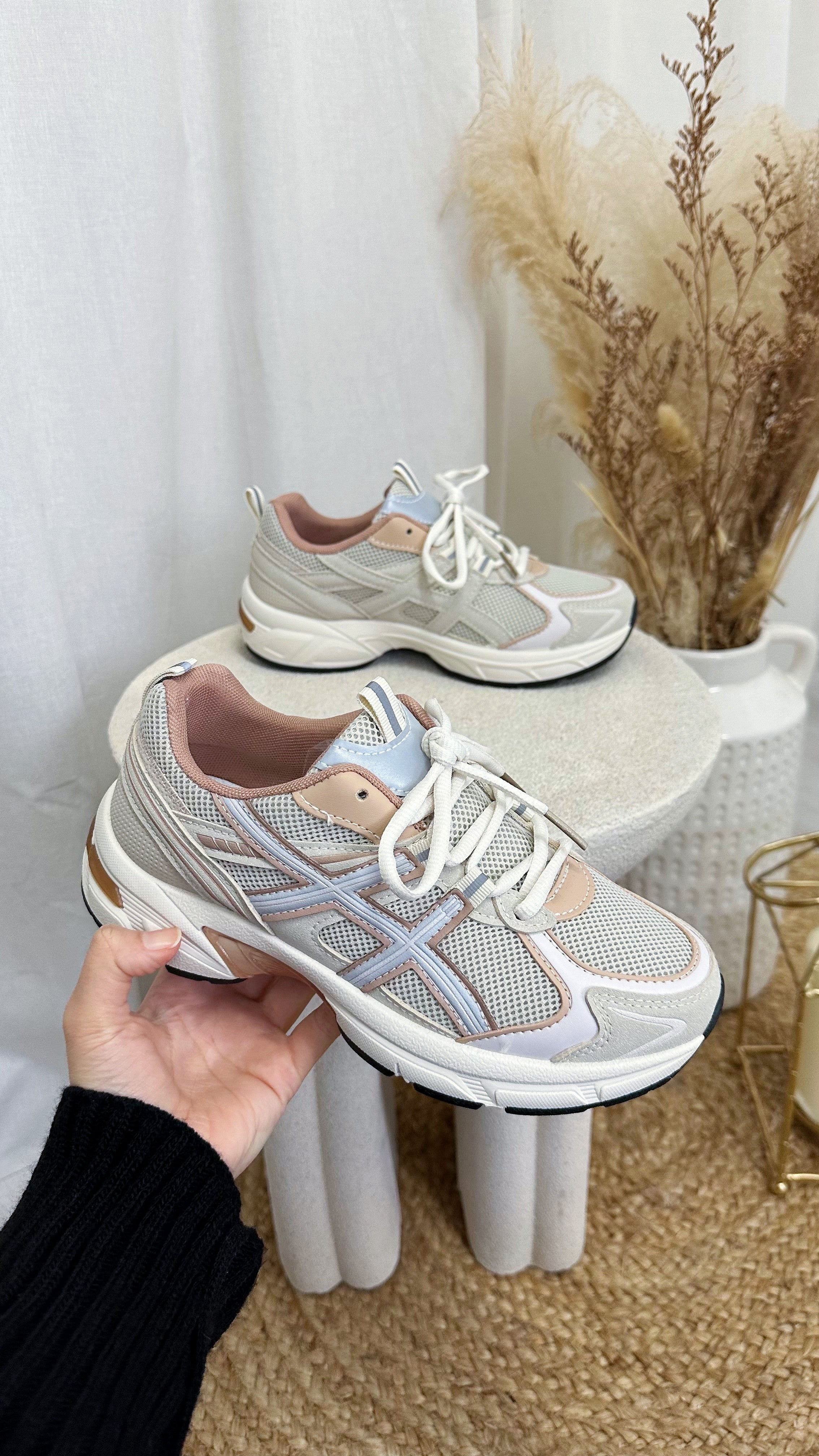 Classic Runner Trainers - BEIGE