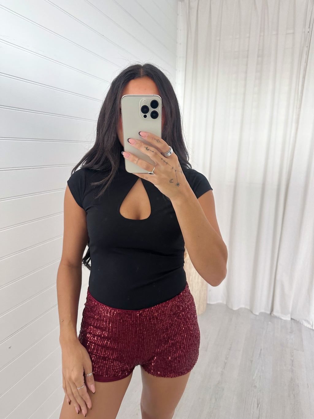 Twist Front Keyhole Top - BLACK
