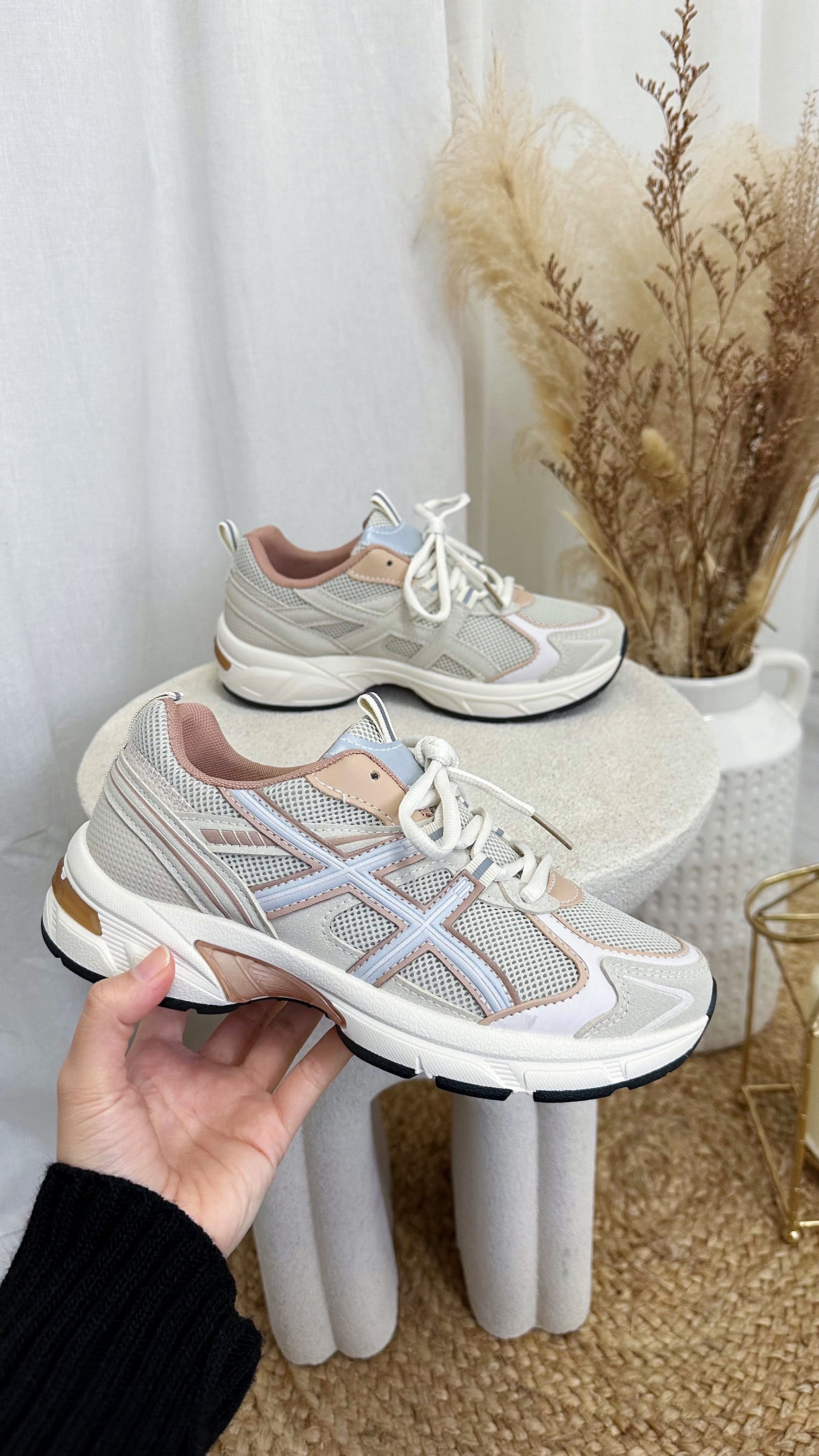 Classic Runner Trainers - BEIGE