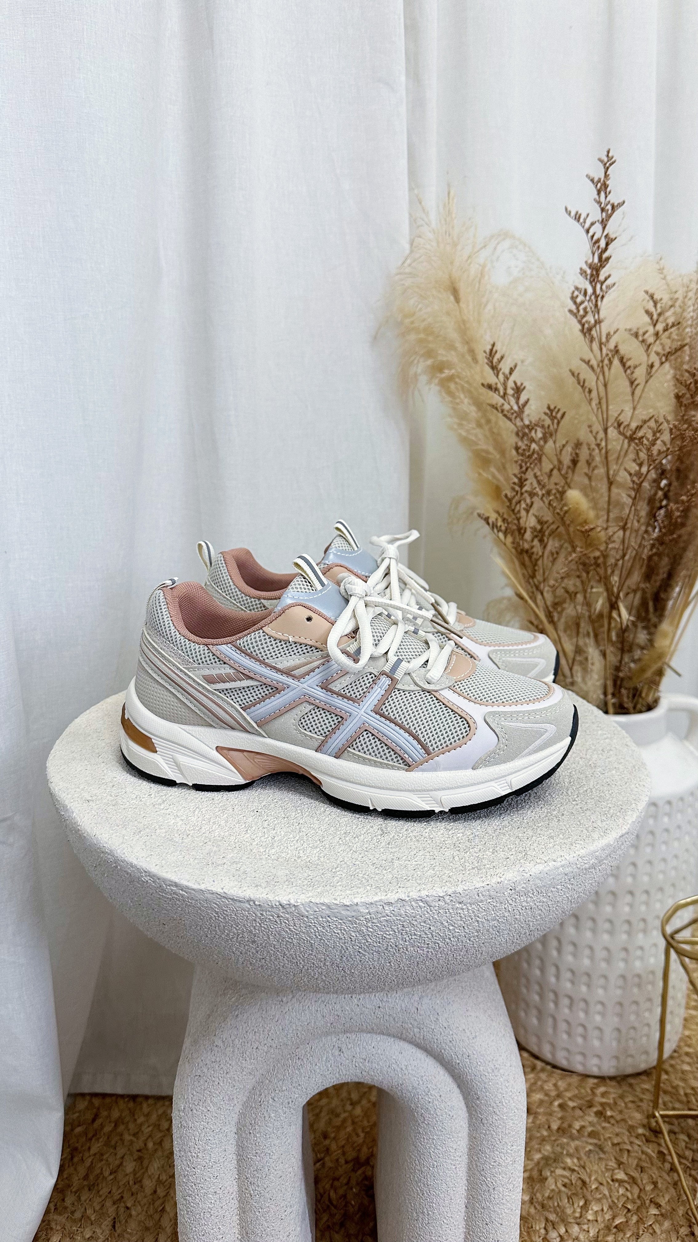 Classic Runner Trainers - BEIGE