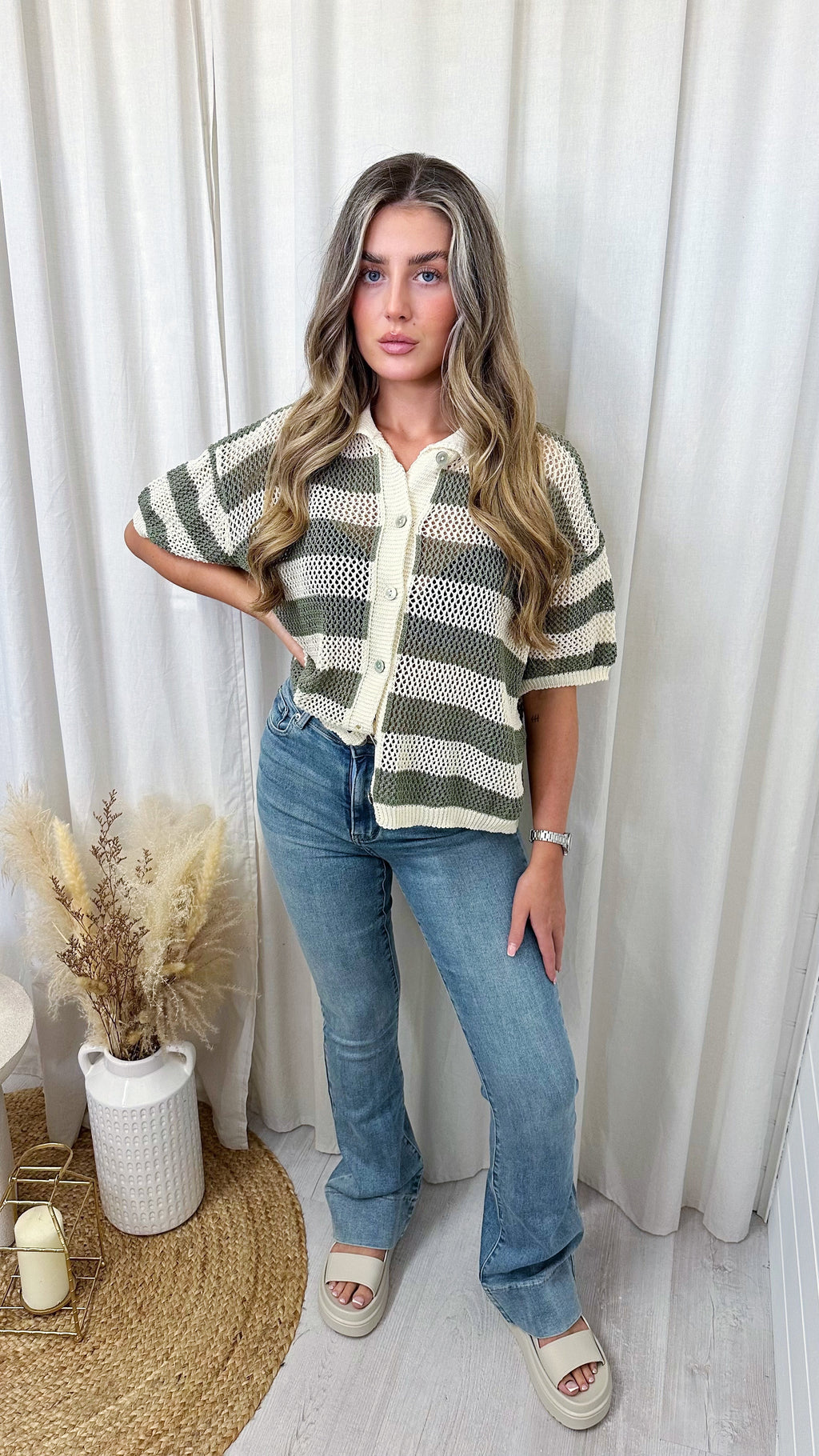 High Waisted Flared Jeans - FADED BLUE