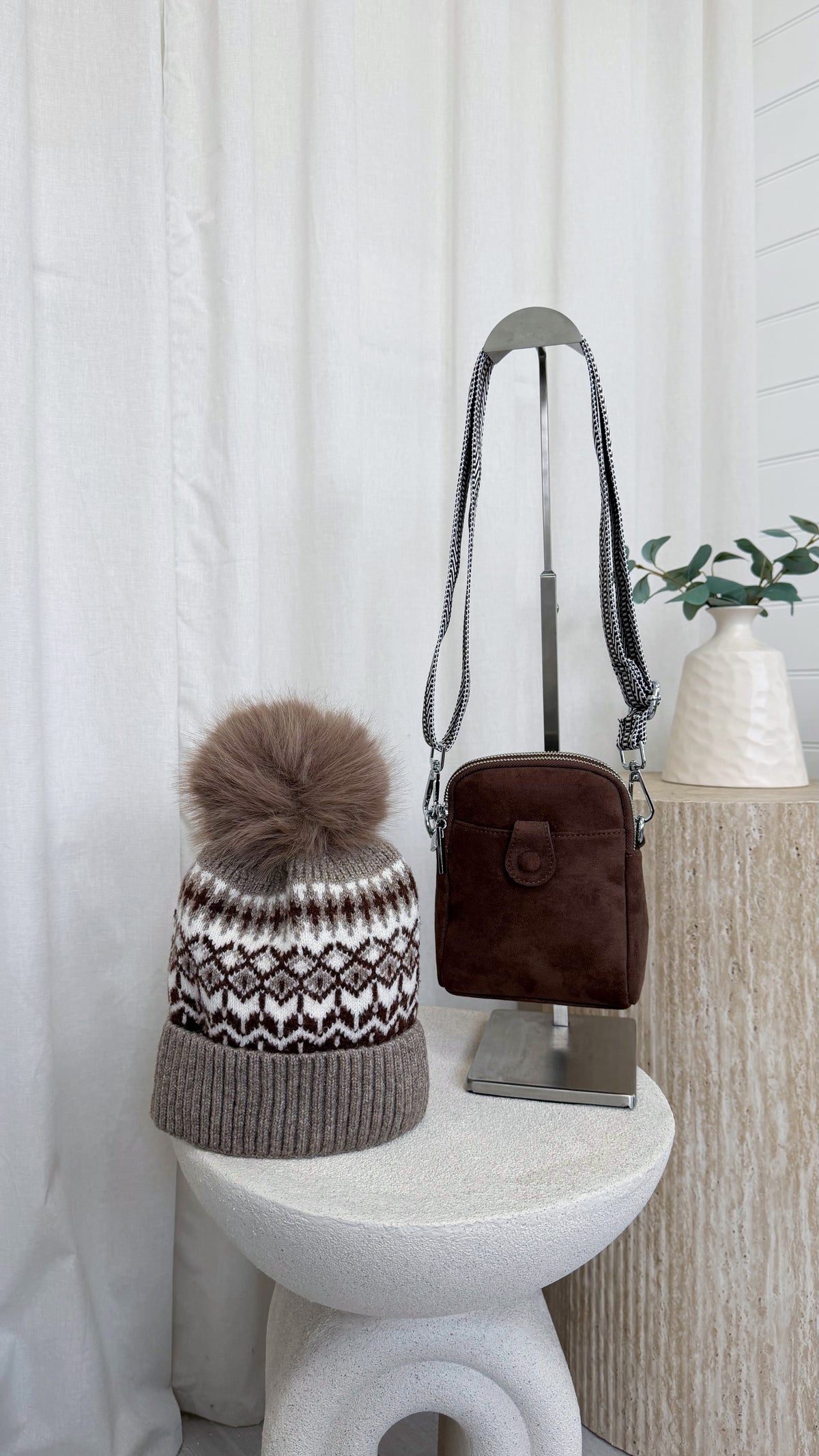 Knitted Bobble Hat - BROWN