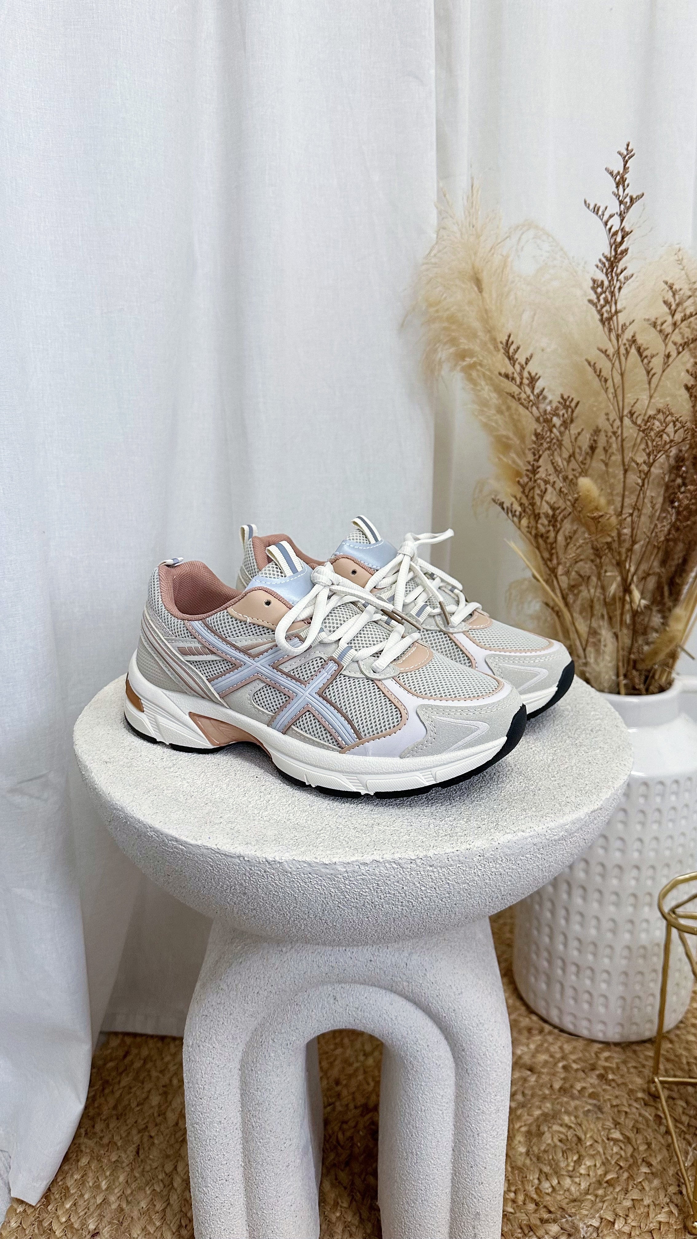 Classic Runner Trainers - BEIGE