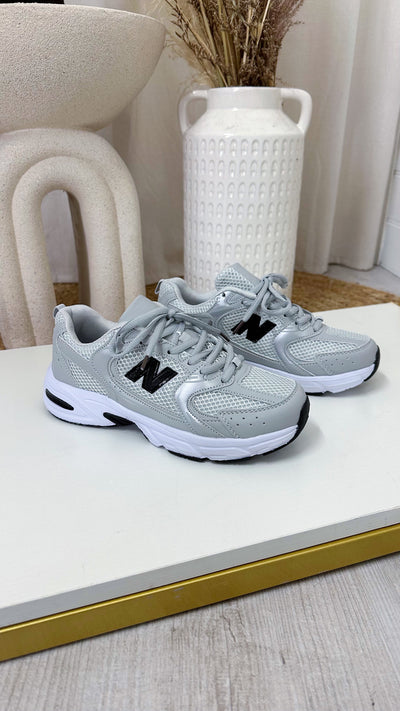 Retro Chunky 530 Trainers - GREY/SILVER
