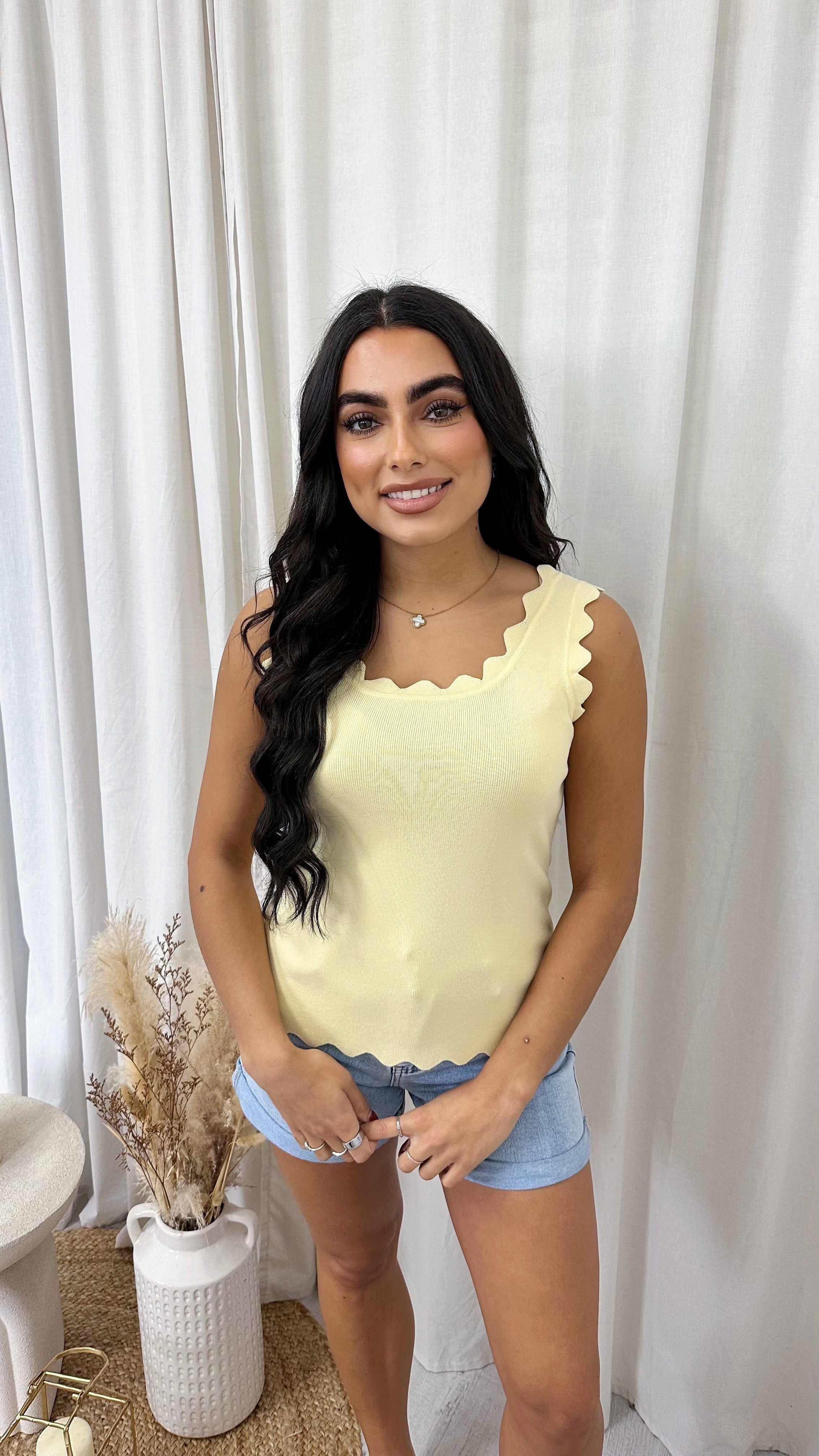 Scalloped Edged Knitted Vest - LEMON