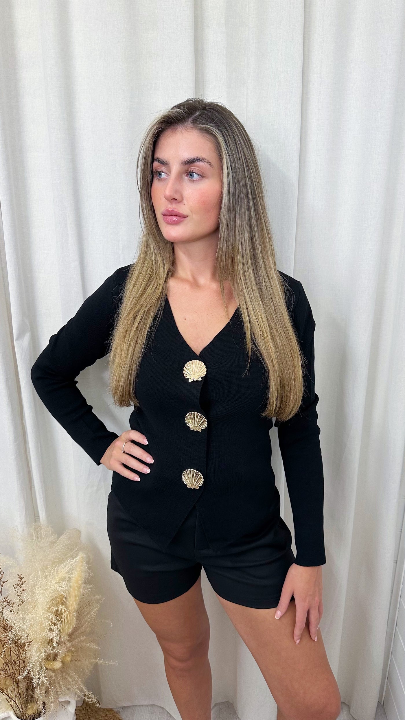 Seashell Button Long Sleeve Cardigan - BLACK