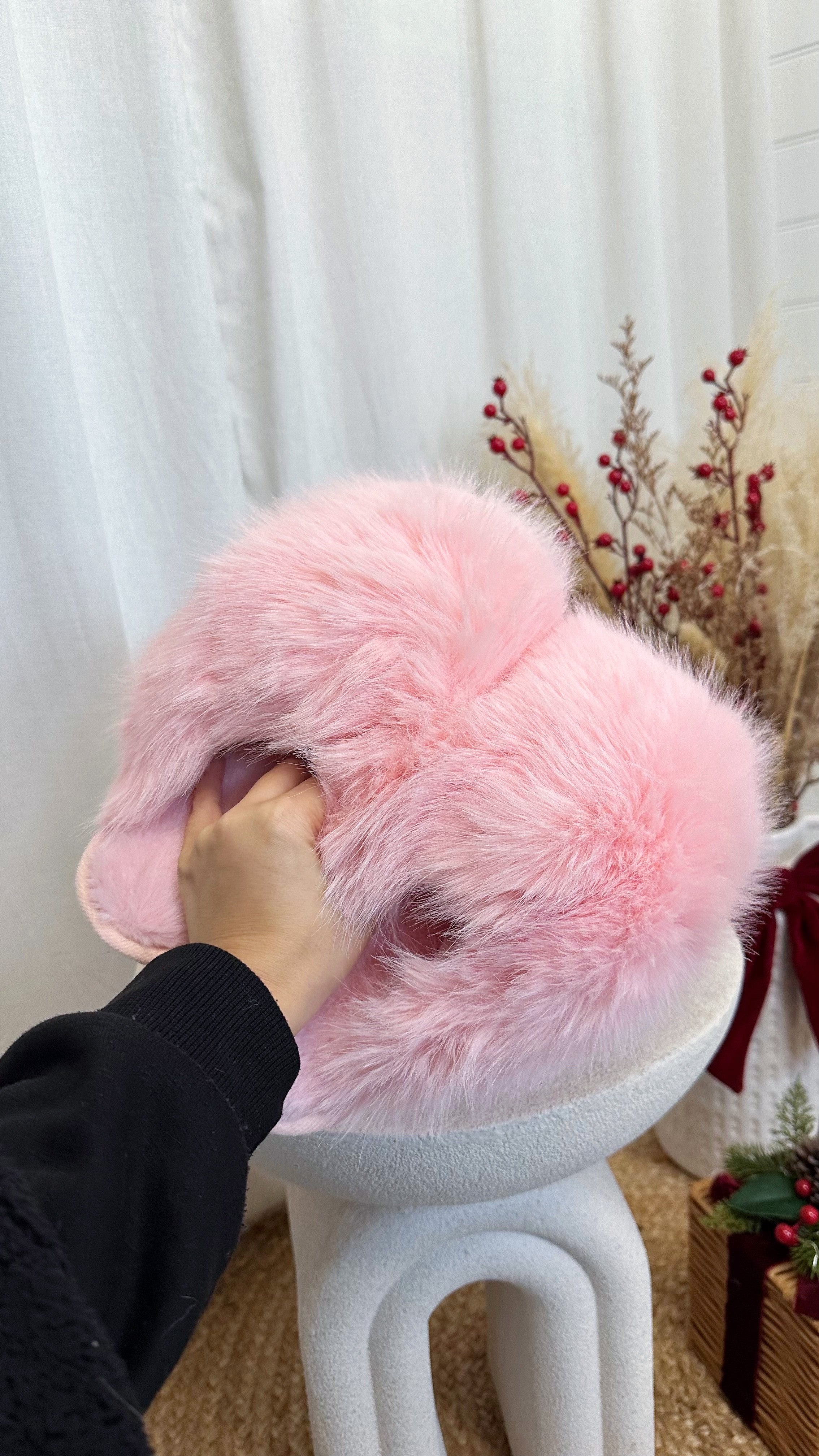 Mega Fluffy Faux Fur Slippers - BABY PINK