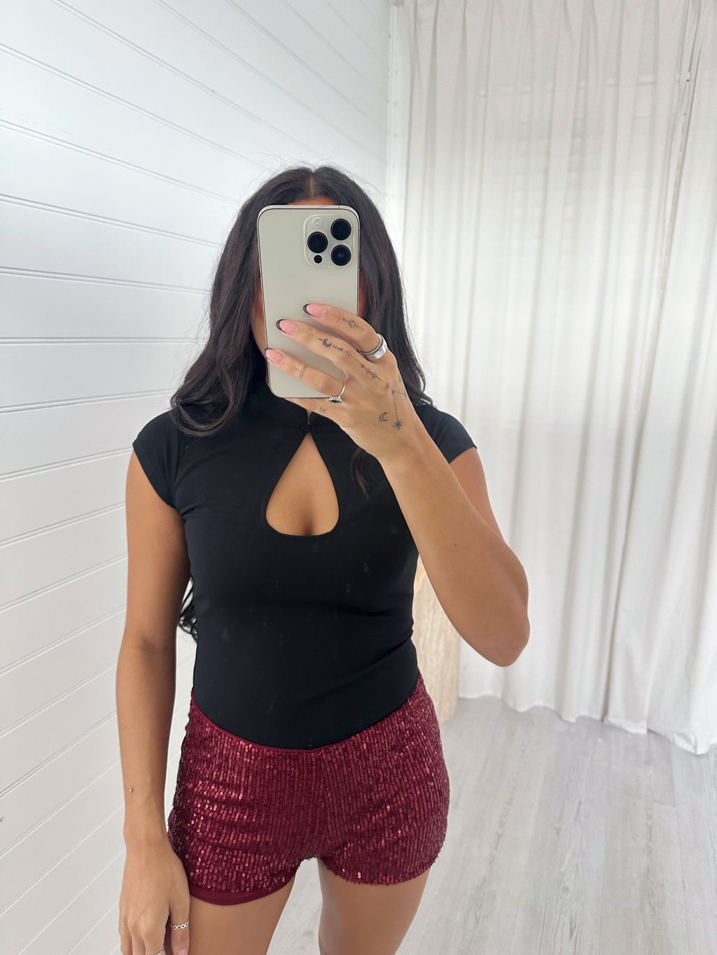 Twist Front Keyhole Top - BLACK