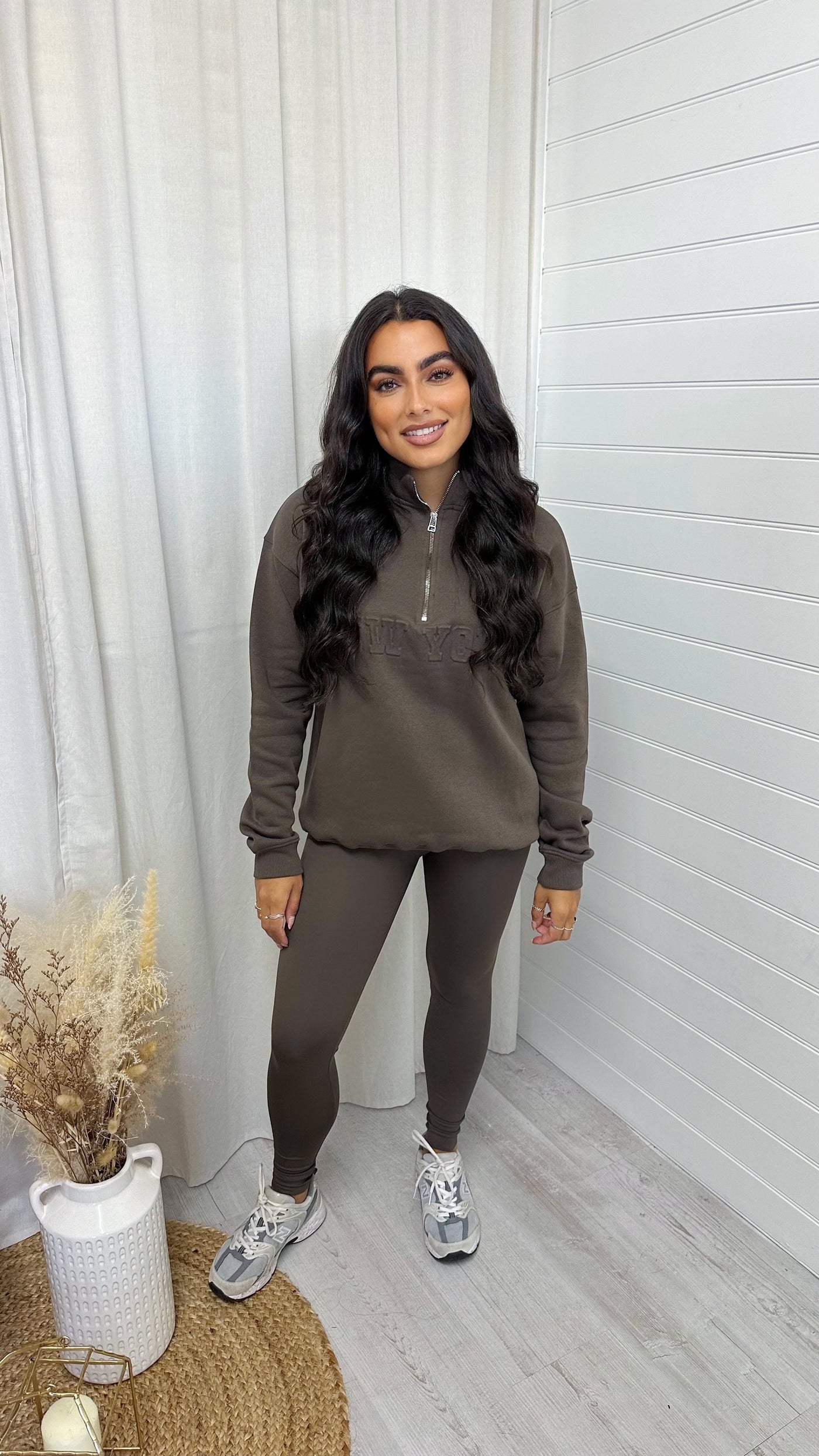 New York Embossed Half Zip Sweatshirt - BROWN