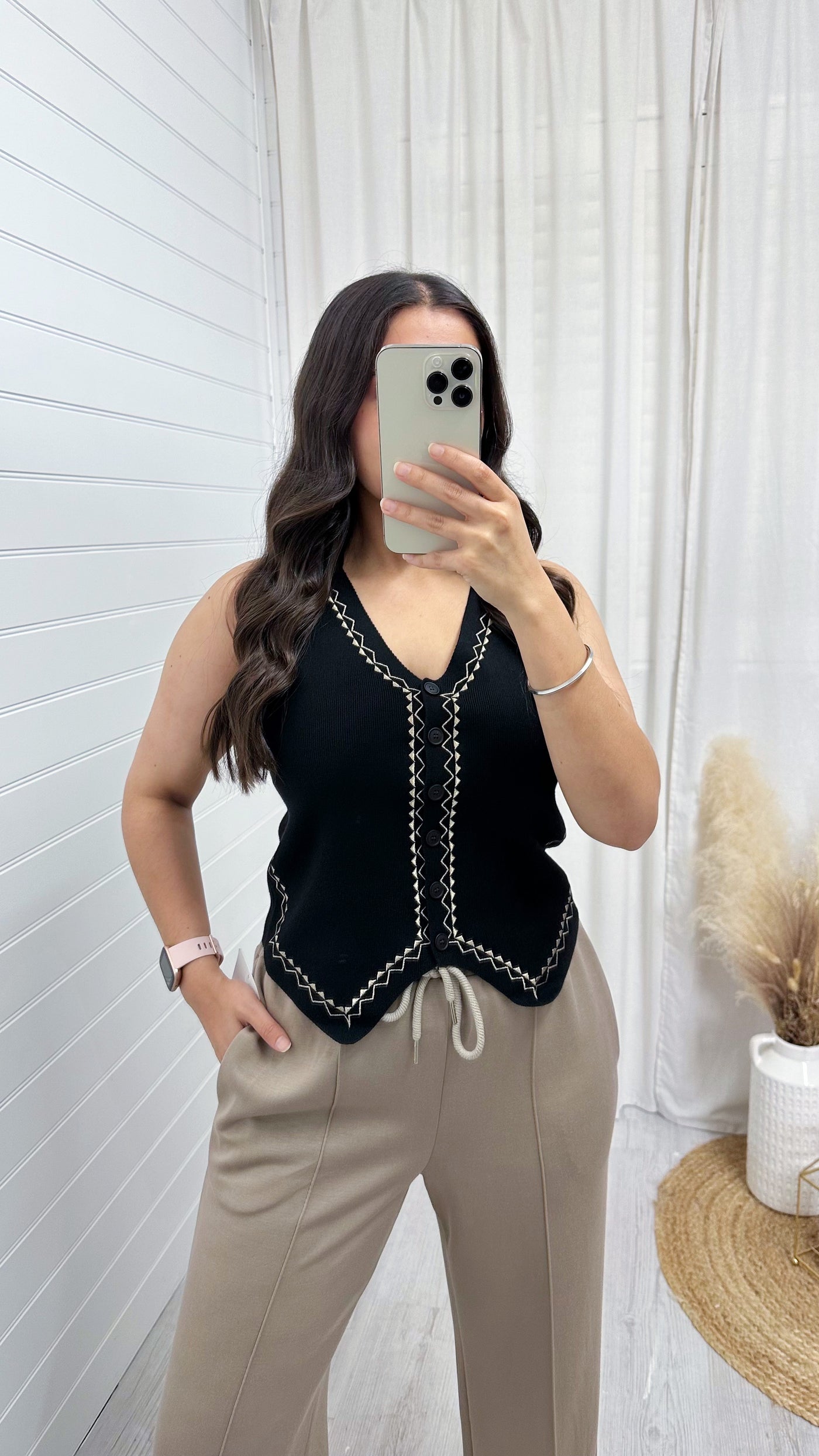 Embroidered Triangle Trim Knitted Waistcoat - BLACK