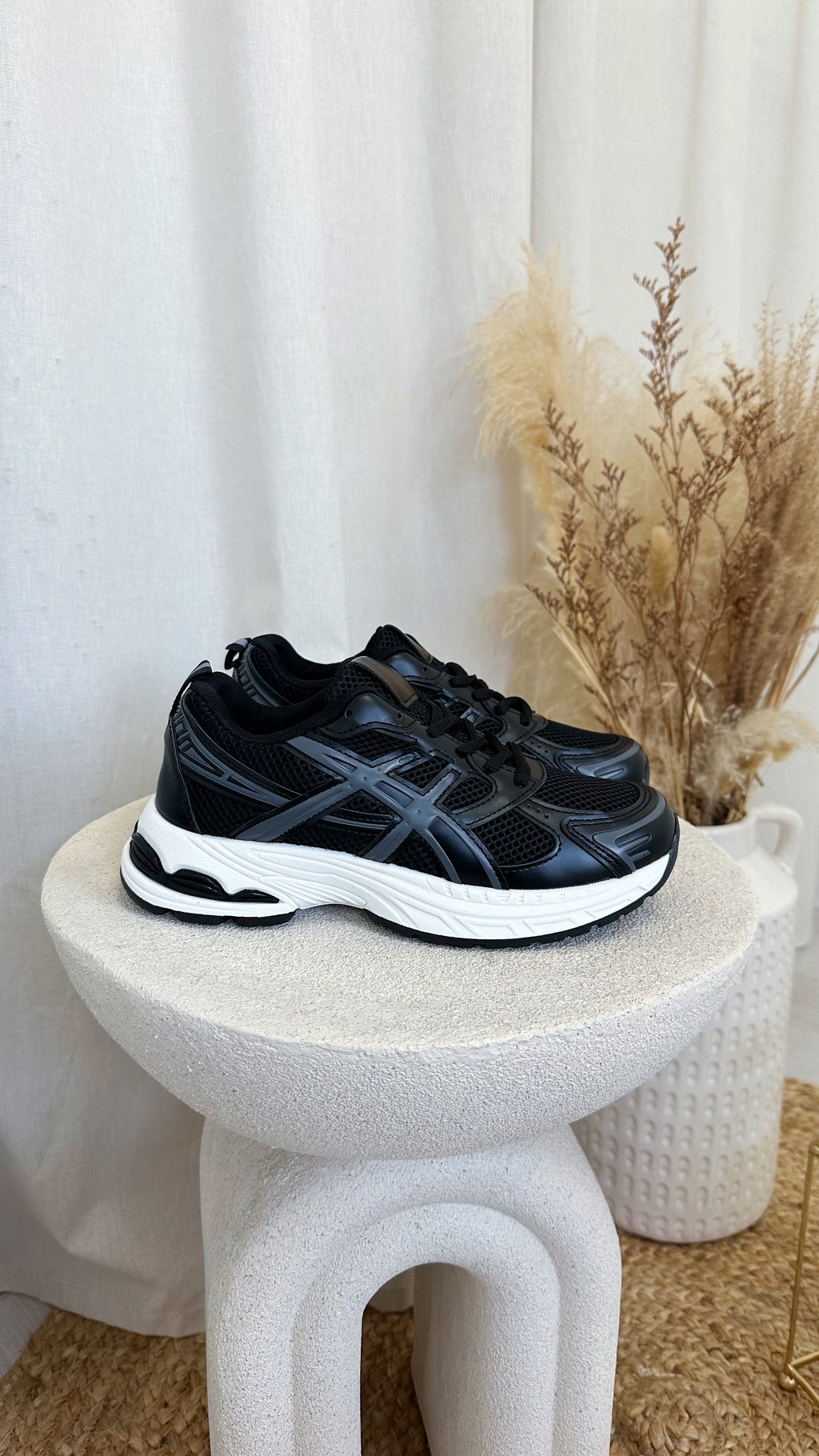 Classic Stripe Runner Trainers - BLACK