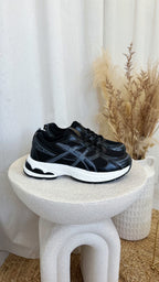 Classic Stripe Runner Trainers - BLACK