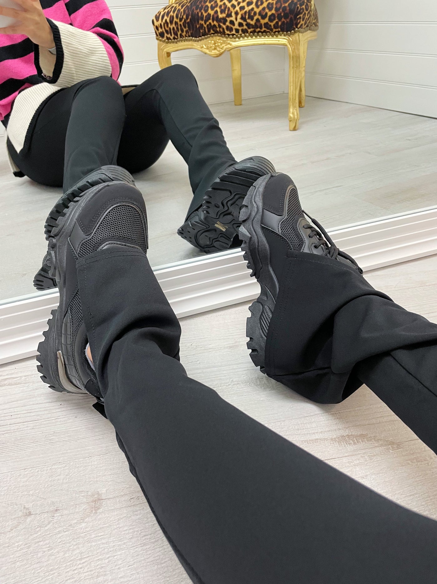 Stretchy Split Ankle Leggings - BLACK